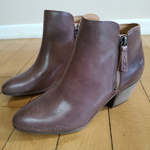 Frye Judith Women's Brown Leather Double Zip Ankle Booties - Picture 1 of 9